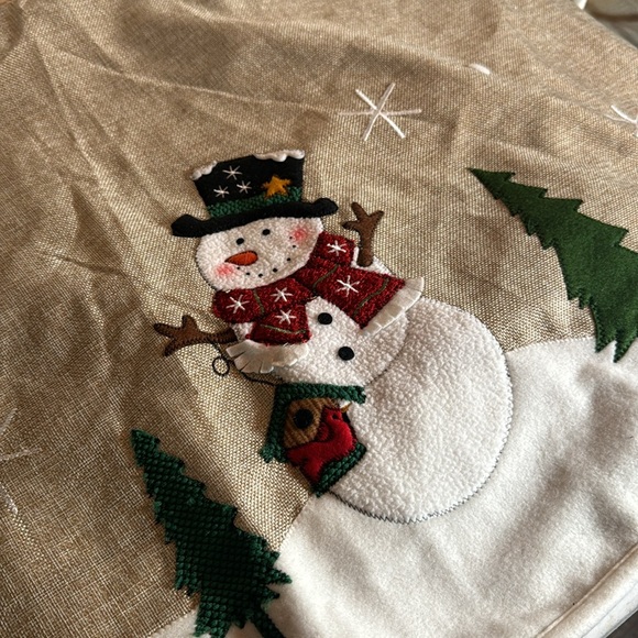 Snowman and burlap styled tree skirt - Picture 2 of 3